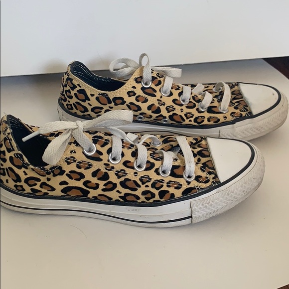 leopard print low top converse